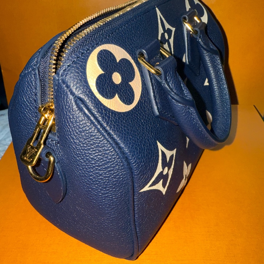 Louis Vuitton Blue and White Satchel with Iconic Monogram - Picture 4 of 10